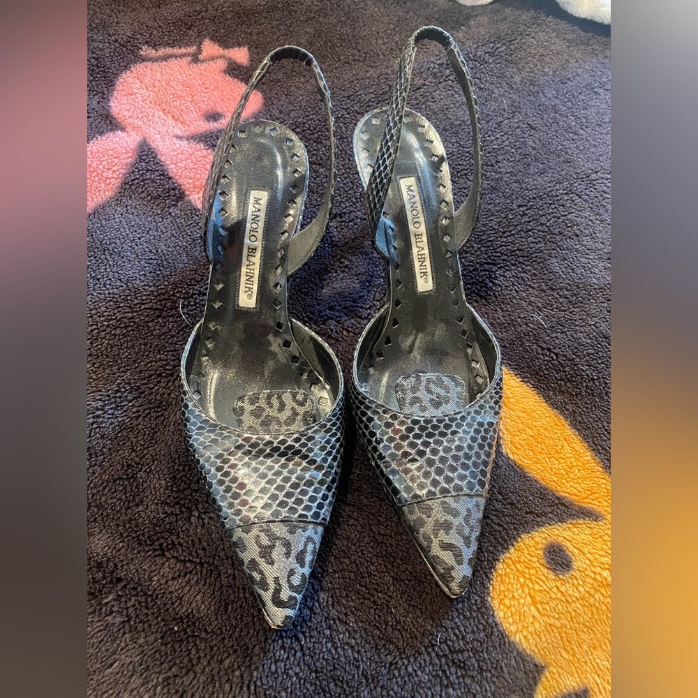 MANOLO BLAHNIK GREY PLOIESTI SNAKESKIN SLINGBACK HEELS size EU 37 US 7